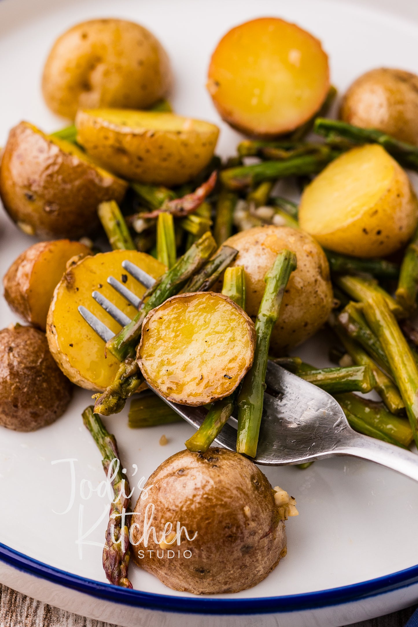 Lemon Garlic Roasted Potatoes & Asparagus