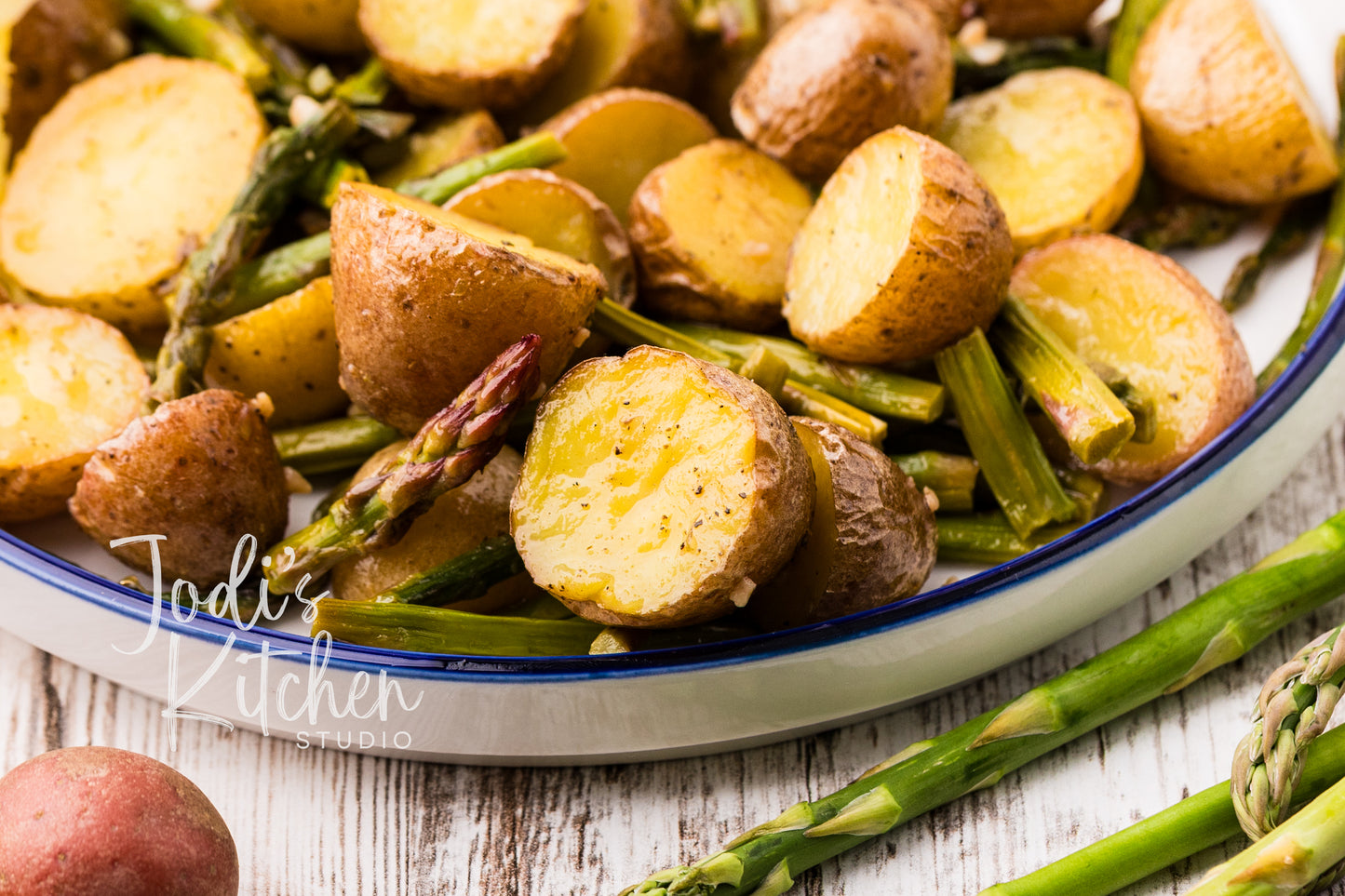 Lemon Garlic Roasted Potatoes & Asparagus