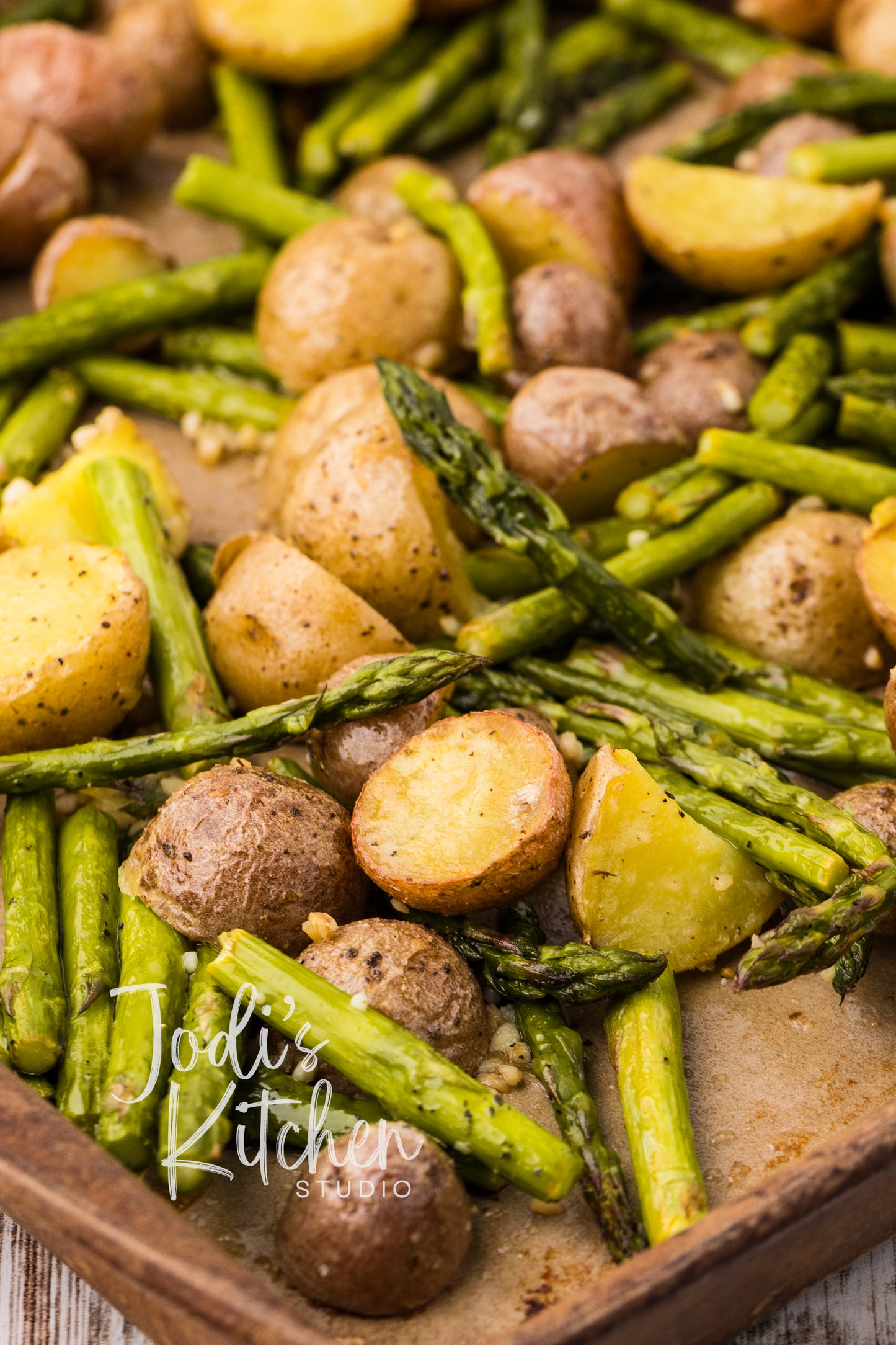 Lemon Garlic Roasted Potatoes & Asparagus