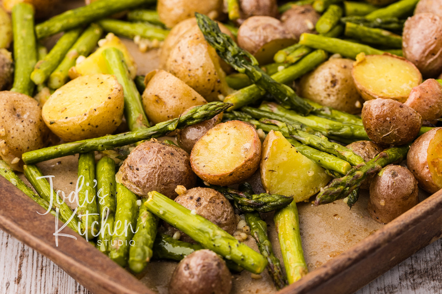 Lemon Garlic Roasted Potatoes & Asparagus