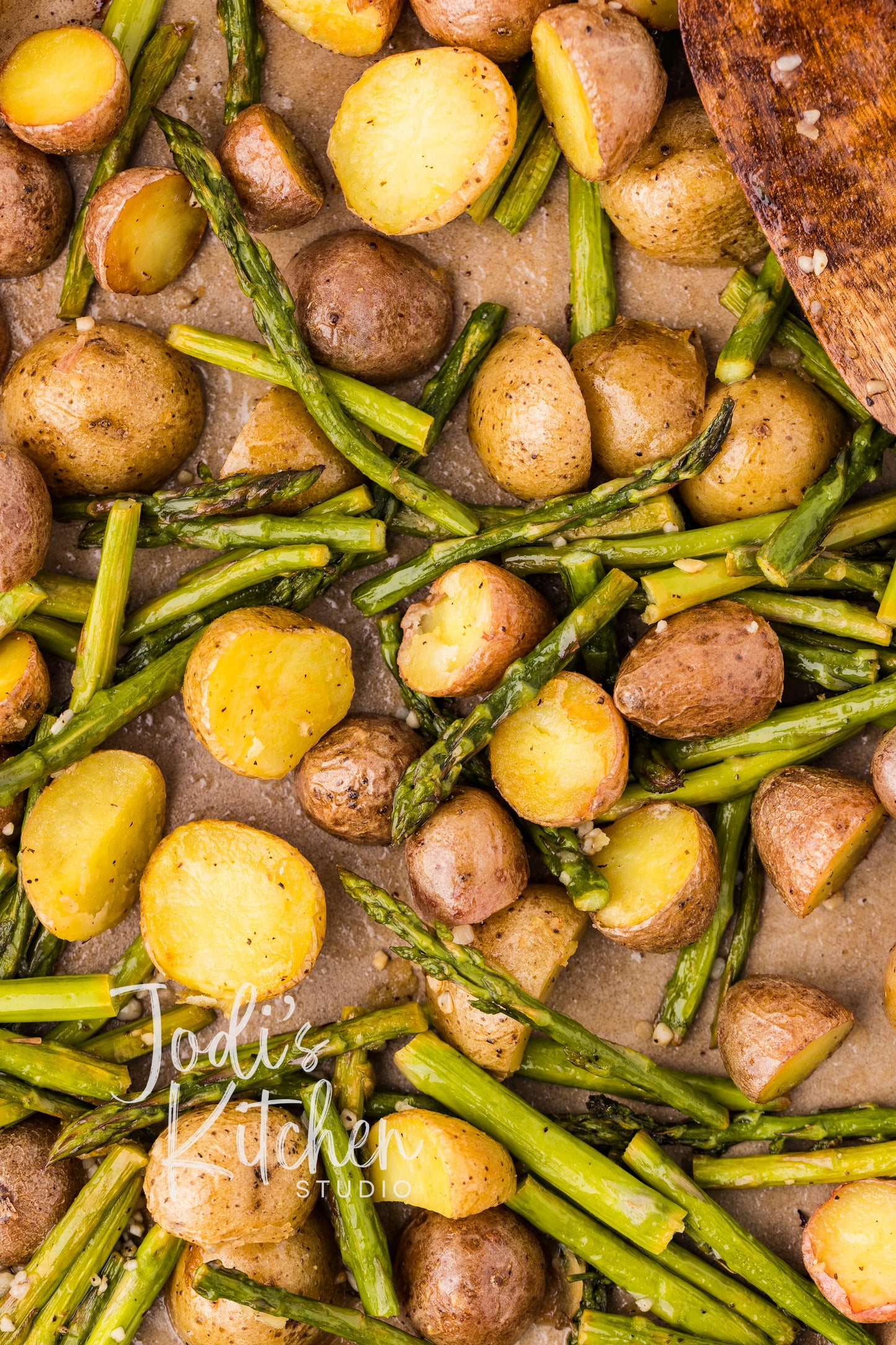 Lemon Garlic Roasted Potatoes & Asparagus