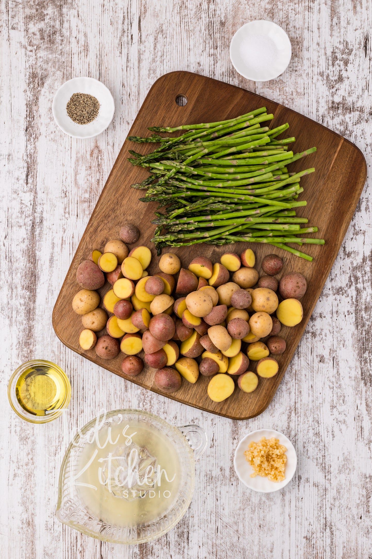 Lemon Garlic Roasted Potatoes & Asparagus